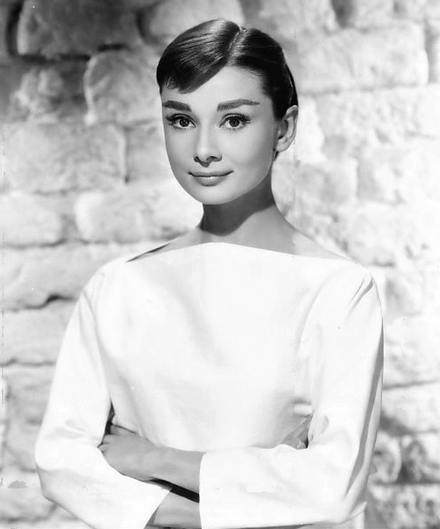 This image has an empty alt attribute; its file name is Audrey_Hepburn_1956.jpg